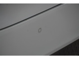 コーナーセンサーは障害物に近いた時に音やディスプレイ表示でお知らせしてくれる便利装備です。車の運転に自信のない方にはおすすめです。