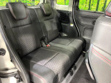 後部座席も気になるようなキズ・汚れやへたり等、大きなダメージはなく、良好な状態です。