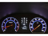 とっても見やすいメーターです。夜間時はラグジュアリーな気分にさせてくれる照明が魅力ですので、夜のドライブも楽しみになりますよ♪