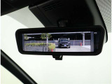 デジタルインナーミラー装備!車両後方のカメラの映像をデジタル補正で視認性を向上させてインナーミラー内に表示します♪視界を遮るものがなく、後席に同乗者がいても後方を確認しやすく安心です♪