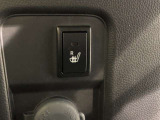 シートヒーター付き。寒い日の朝はシートヒーターで快適です。室内が暖まる前の時間でも、お尻はポカポカ♪