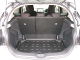 ラゲッジスペースは十分な広さを確保しています。日常のお買い物にも大活躍!積み下ろしも楽々ですよ。