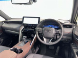 運転席まわりです。 各操作スイッチは使いやすい位置に配置されてます。