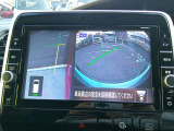 【アラウンドビューモニター】空から見下ろすような視点で、スムースな駐車と安全確認をサポートします。