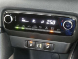 【オートエアコン】車内温度を感知して自動で温度調整をしてくれるのでいつでも快適な車内空間を創り上げます!どの席に座っても快適なドライブが楽しめます♪