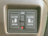 両側電動スライドドア装備!運転席よりボタン一つで開閉可能です。