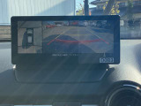 【360&deg;ビューモニター】  とても分かりやすい、クルマの上から見下ろしたような映像で、駐車サポートをしてくれます。
