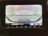 バックでの車庫入れも安心です! リアカメラが付いているバックモニター付のナビを装備しております。操作線もついており距離感も画面から確認できます。