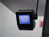 ◆ドライブレコーダー◆映像・音声などを記録する自動車用の装置です。 もしもの事故の際の記録はもちろん、旅行の際の思い出としてドライブの映像を楽しむことができます。