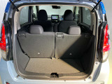 後部座席は分割でシートをたおすことができます。大きな荷物、ゴルフバックもつめます。上質で広々とした室内だから、みんなが心地よく車内で快適に過ごせます♪