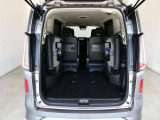 サードシートの跳ね上げや、シート収納は片手でもできるほど楽々♪大容量ラゲッジアンダーボックス付き!