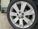 【純正18インチアルミホイール】外観にマッチした純正アルミホイールを装着しております。各種社外アルミホイールや、スタッドレスタイヤも取扱いしております。是非ご相談ください♪