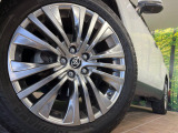 【純正19インチアルミホイール】外観にマッチした純正アルミホイールを装着しております。各種社外アルミホイールや、スタッドレスタイヤも取扱いしております。是非ご相談ください♪