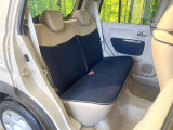 後部座席も気になるようなキズ・汚れやへたり等、大きなダメージはなく、良好な状態です。