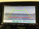 【バックモニター】後ろのカメラの映像をモニターに映し出すことができます!後方の見えない死角や、障害物との距離感をしっかり確認することができます!駐車が苦手な方におすすめです。