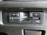 ETC車載機です。高速・有料道路の料金をキャッシュレスでスムーズに通過できます。