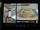 パノラミックビューモニター付きです。車両を上から見たような映像をモニター画面に表示。運転席からの目視では見にくい、車両周辺の状況をリアルタイムでしっかり確認できます。