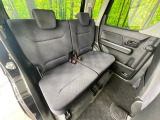 後部座席も気になるようなキズ・汚れやへたり等、大きなダメージはなく、良好な状態です。