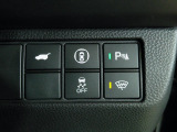 パーキングセンサーや横滑りを防ぐVSA等のスイッチ類は運転席の右側、手の届きやすい位置にあります。