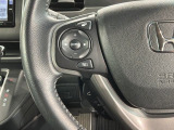 ステアリングにオーディオ操作スイッチが付いています。オーディオ画面に直接タッチしなくても操作が出来ますので、運転に集中できます。