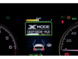 XーMODEは路面に応じてモードを選択するだけで4輪の駆動力やブレーキなどを最適にコントロール。悪路からのスムーズな脱出をサポートします。
