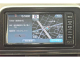 純正ナビを装備。タッチパネル式で使いやすく、お出かけもラクラクです。