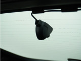 ◆リアにもドライブレコーダーを装備しております◆映像・音声などを記録する自動車用の装置です。もしもの事故の際の記録はもちろん、旅行の際の思い出としてドライブの映像を楽しむことができます。