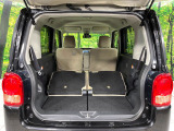 普段のお買い物や通勤、送迎等に十分な荷室スペースを確保しております。セカンドシートを倒すと、大きな荷物の積載も可能です♪