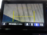 バックカメラの画像です。ガイドラインがスムースな車庫入れをサポートいたします!車庫入れの安心感がアップしますね☆