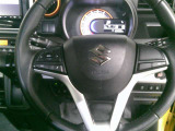 ステアリングスイッチ付きです!ハンドルから手を離さずにオーディオ操作ができて安全で便利です♪