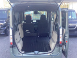 後部座席を倒すことで自転車など長尺物も載せることが可能です。