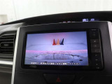 【バックモニター】付です。バックギヤに入れるだけで、ナビの画面に後方視界を映し出して非常に便利ですよ(^^♪後ろが見えることで安全確認も出来ますね☆