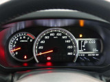 とっても見やすいメーターです。夜間時はラグジュアリーな気分にさせてくれる照明が魅力ですので、夜のドライブも楽しみになりますよ♪