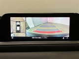 バックカメラが付いているので後方確認が非常にしやすいです。今や運転初心者も熟練者も必須装備!ついていて損はないですね♪