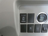 片側電動スライドドアのスイッチ付です。車内からもスイッチひとつで楽にドアの開閉が可能です。電動なので開閉時に力を使う必要がなく、半ドアになることもありません!