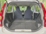 普段のお買い物や通勤、送迎等に十分な荷室スペースを確保しております。セカンドシートを倒すと、大きな荷物の積載も可能です♪