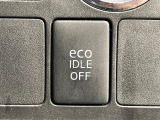 【アイドリングストップ】赤信号や渋滞で停車した際にエンジンを停止し、無駄な燃料の消費を抑えます。燃費向上や環境保護につなげる機能♪エンジンはブレーキを離せば再始動します。