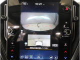 ■人気のフロントビューモニター装備。フロントグリルのカメラ映像を11.6インチディスプレイに表示。自車の前方の様子が確認可能です。見通しの悪い交差点や駐車・発進時などの前方確認をサポートします。