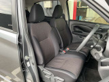 運転席もゆったりとお座り頂けます。