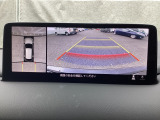 狭い場所での駐車やすれ違いなどでより的確な運転操作に役立つ360&deg;ビューモニターが装備されています。
