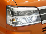 LEDヘッドライトです。デザイン性がよくとても明るいので、夜間の走行や悪天候でも安心です。しかも長寿命!