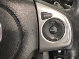 【クルーズコントロール】アクセルペダルを踏まずに一定の車速で走行できますので、高速道路など加減速の少ない道で便利です♪長距離ドライブの疲れを軽減してくれる、嬉しい装備ですよね♪