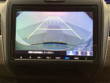 バックでの車庫入れも安心です! リアカメラが付いているバックモニター付のナビを装備しております。操作線もついており距離感も画面から確認できます。