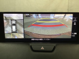 狭い場所での駐車やすれ違いなどでより的確な運転操作に役立つ360&deg;ビューモニターが装備されています。