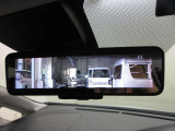 スマートルームミラー付きで後部座席に乗車してても後方がしっかり見れます
