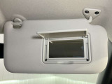 【運転席サンバイザー】鏡が付いているのでメイク直しなどにも便利★