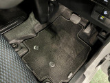 嬉しい純正フロアマット付き♪ 状態も良好です(^^♪