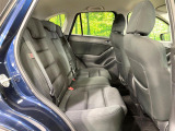 後部座席も気になるようなキズ・汚れやへたり等、大きなダメージはなく、良好な状態です。