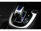 扱いやすい位置に配置されたフロアオートマチックです☆CVTを採用で滑らかでスムーズな走りが楽しめますよ♪