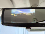 バックカメラ装備しております。駐車時に大変役に立ちますよ。駐車が苦手な方にも便利機能です。